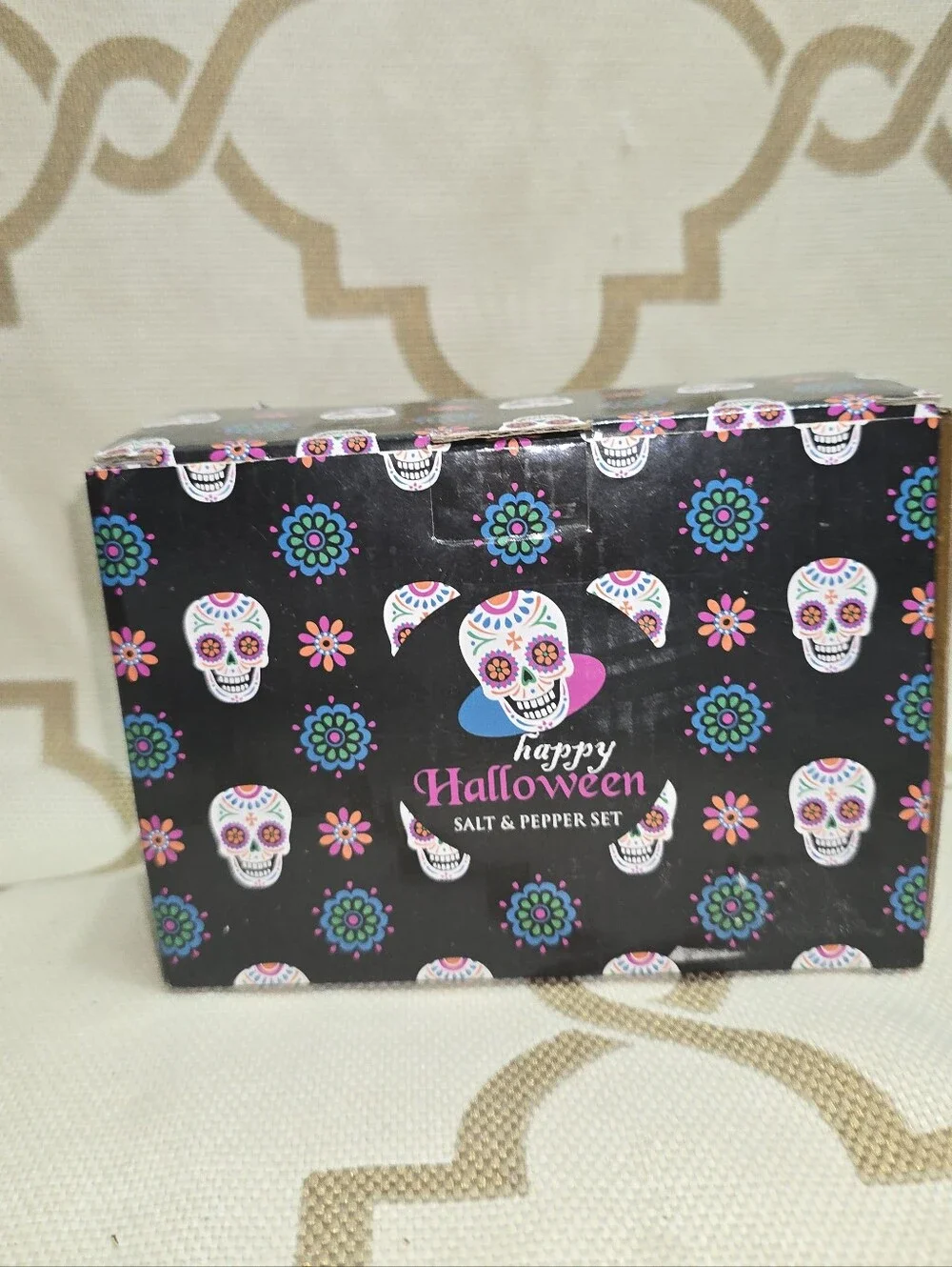 Halloween Skull Salt and Pepper Shakers Day Of Dead Black Skull With Hats New